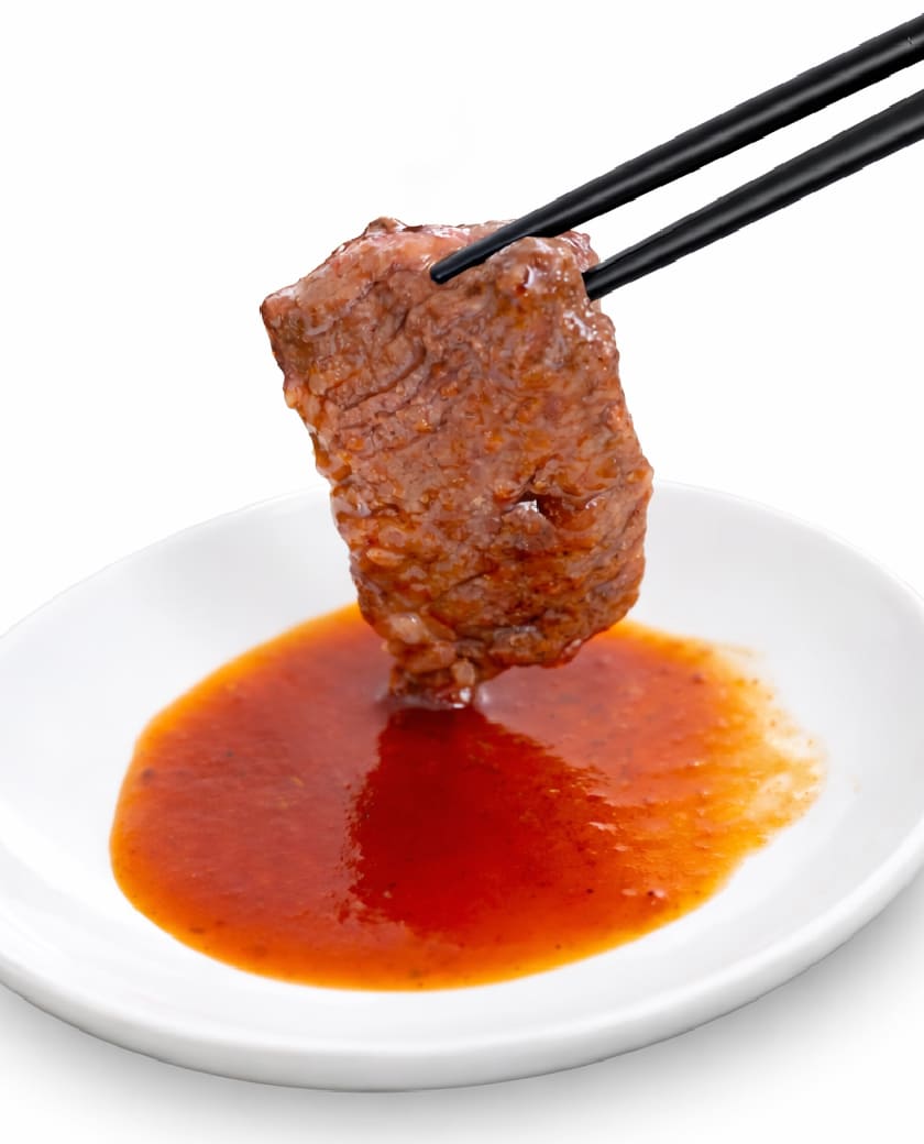 02 秘伝のタレ お肉の旨味を完成させる、至高の滴。